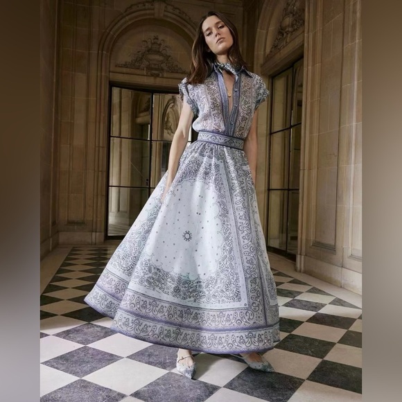 Meet your Posher, Tiffany - Picture 1 of 2